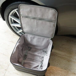 Aston Martin DB11 Coupé (EU) Set Hinterer Kofferraum 3-tlg. 10 Aston Martin DB11 Coupé (EU) Set Hinterer Kofferraum 3-tlg. -Reiseaufbewahrung 1048206 DSC08927