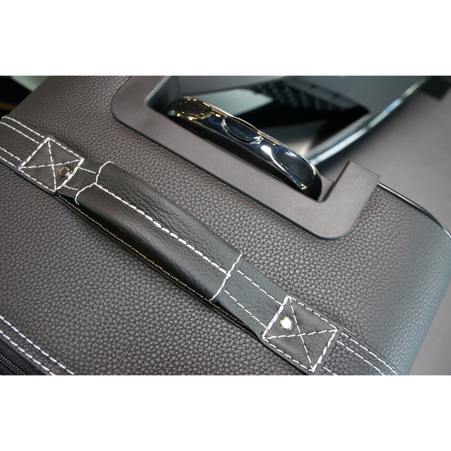 Lamborghini Aventador Coupé (EU) - 4tlg. Kofferset Kofferraum 6 Lamborghini Aventador Coupé (EU) - 4tlg. Kofferset Kofferraum – Bild 4