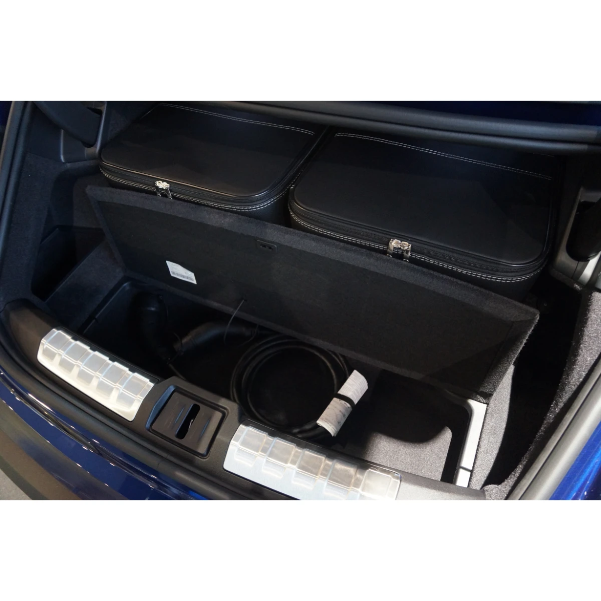 Kofferset Porsche Taycan Back (133B) - Leder / Kunstleder 4-tlg. 5 Kofferset Porsche Taycan Back (133B) - Leder / Kunstleder 4-tlg. – Bild 3