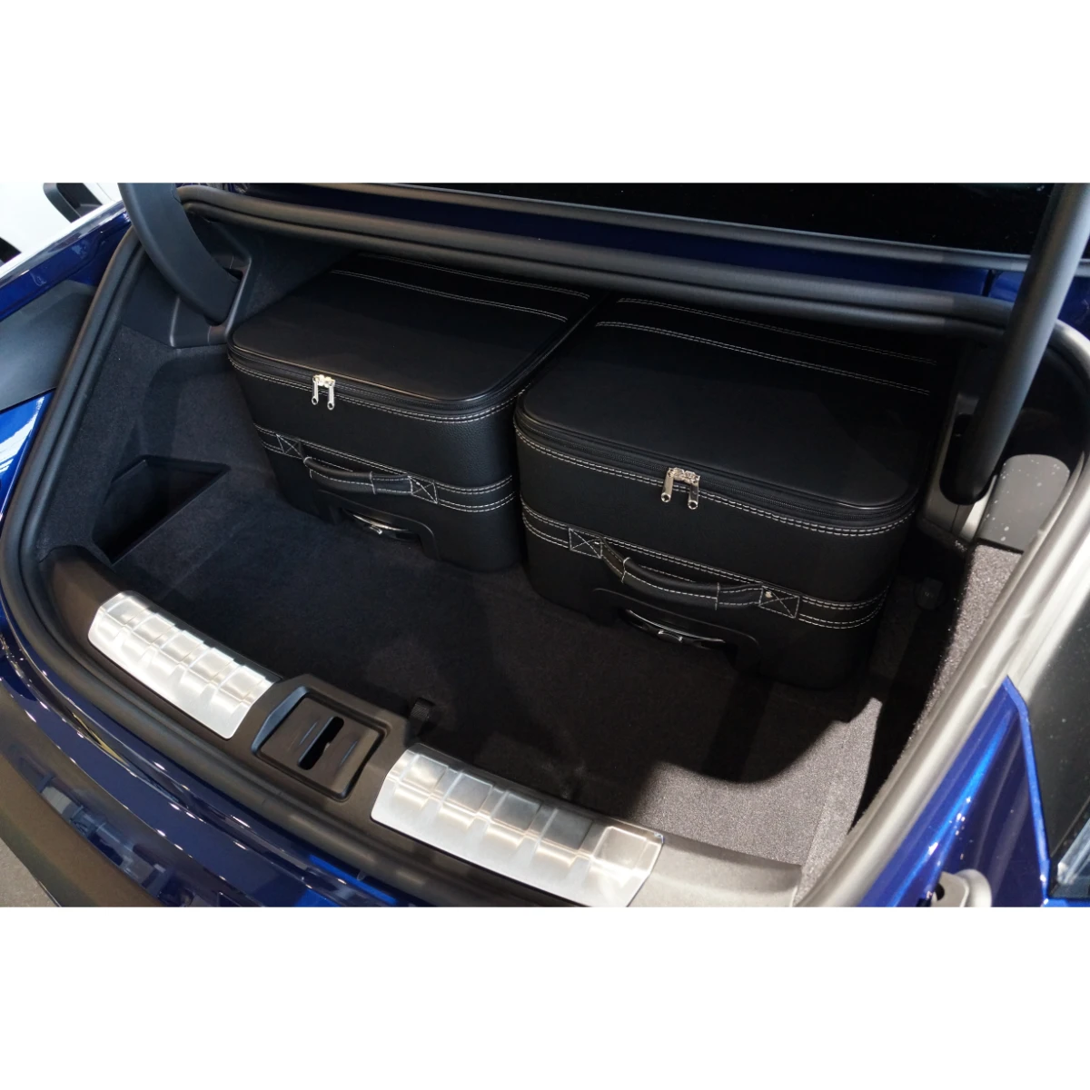 Kofferset Porsche Taycan Back (133B) - Leder / Kunstleder 4-tlg. 3 Kofferset Porsche Taycan Back (133B) - Leder / Kunstleder 4-tlg.